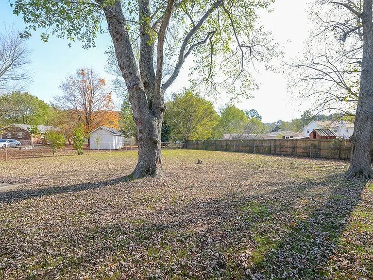 spacious yard