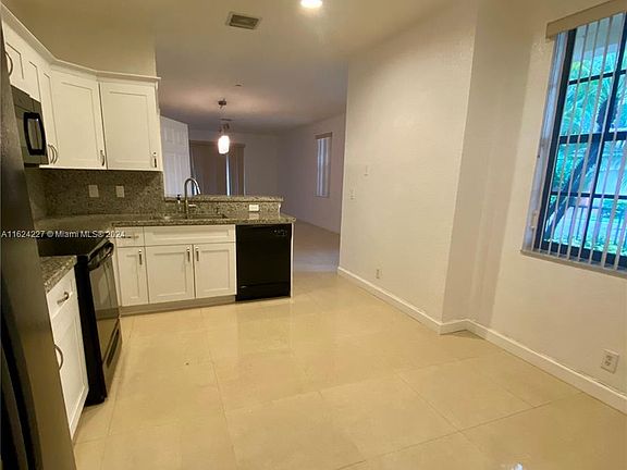 5th image of 3942 Mango Dr #3942