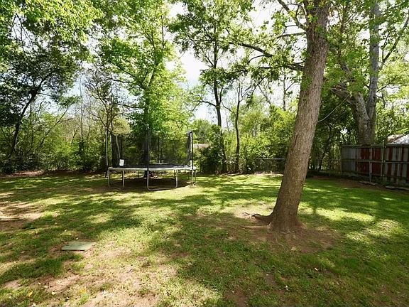 4th image of 714 E Neches St