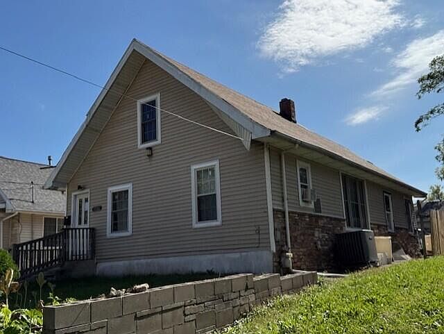 2nd image of 1716 Mondamin Ave