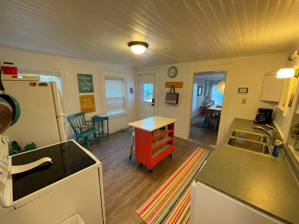 180 Sea Rd, Kennebunk, ME 04043