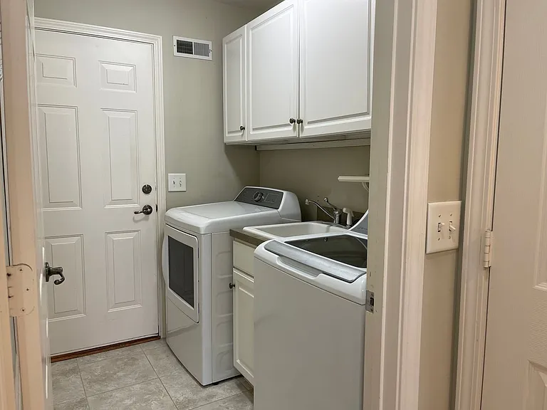 215 Stoners Glen Ct — Photo 11