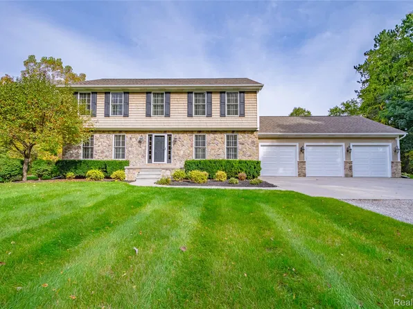 3542 N River Rd, Fort Gratiot, MI 48059