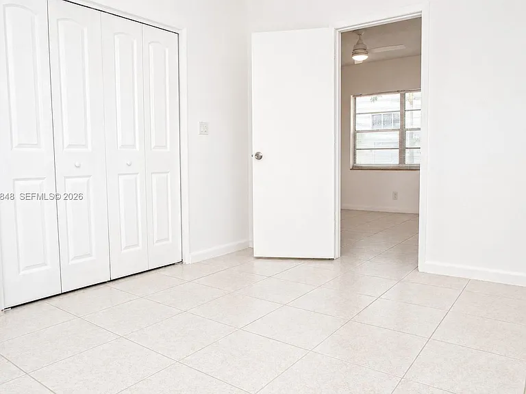 411 SE 10th St #1 — Photo 32