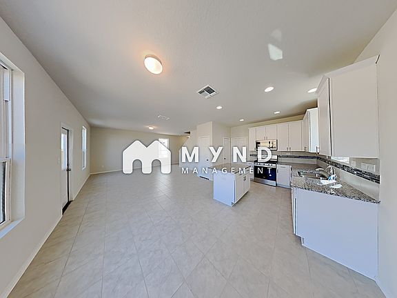 5th image of 11855 Burnett St