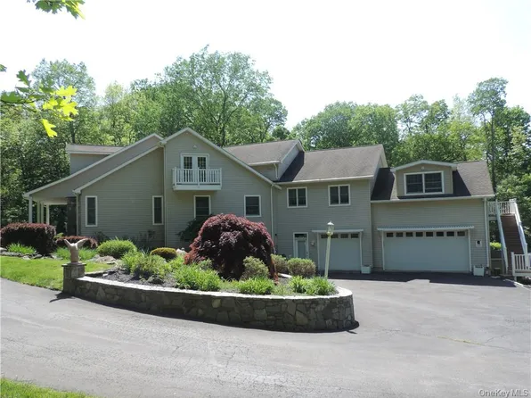 49 Woodcrest Drive, Hopewell Junction, NY 12533