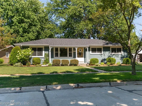 156 5th St, Marysville, MI 48040