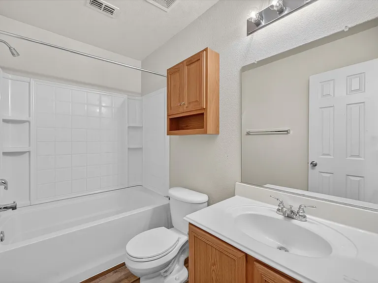 1201 Lambert Dr — Photo 10