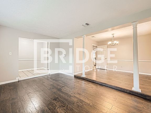 3rd image of 11818 Dorrance Ln