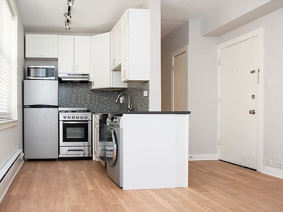 5th image of 515 W Belmont Ave #3