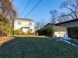 8625 Palo Alto St, Hollis, NY 11423