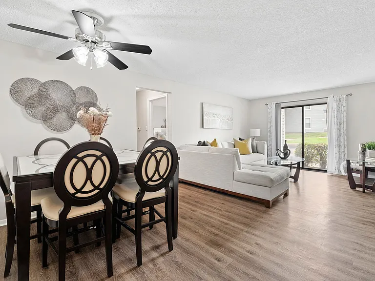 Hickory - 2 Bed / 2 Bath - 855 Sq.Ft.