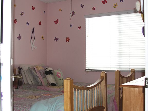 3rd image of 859 NW 208th Way
