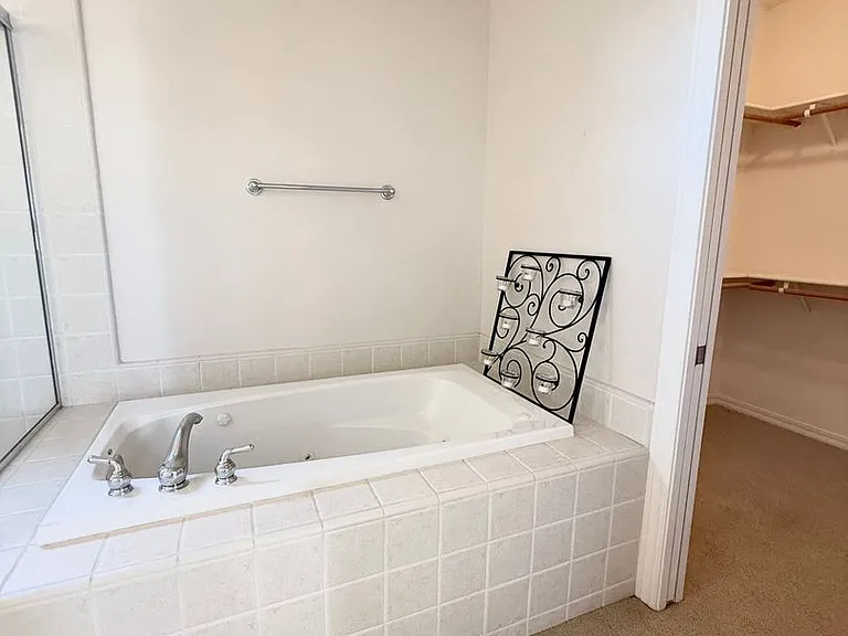 1090 Megan Ct — Photo 26