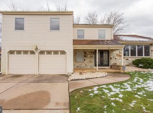 35 Lakeview Dr, Cherry Hill, NJ 08003
