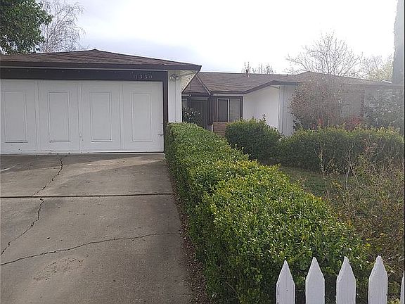 3rd image of 1350 Oak Nob Way