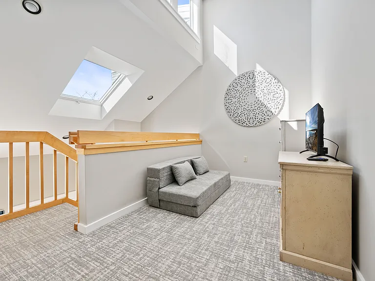 10 Ocean House Way #10 — Photo 16