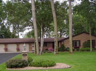 2748 Summerset Cir, Suamico, WI 54173