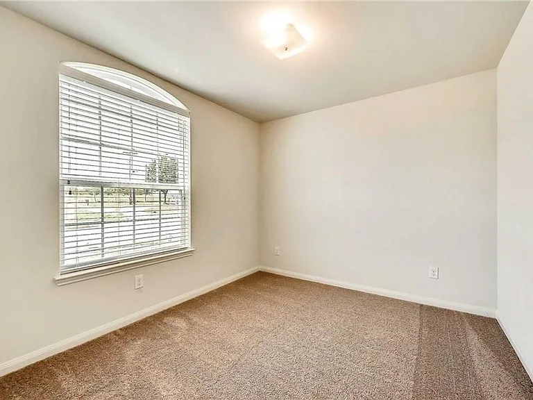 1810 Clegg St — Photo 10