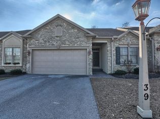 39 Midway Farms Ln, Lancaster, PA 17602