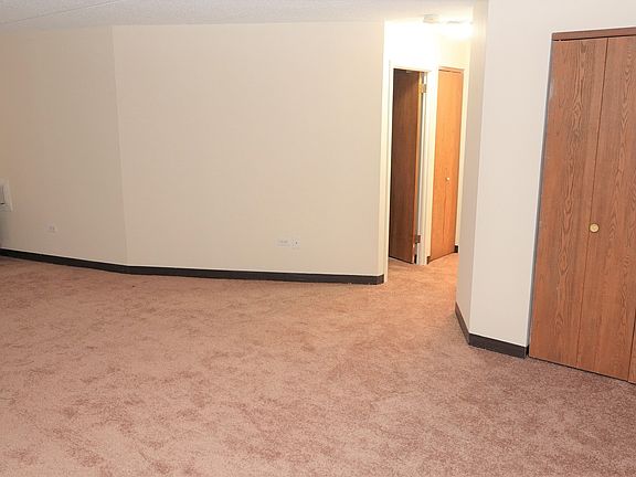 5th image of 1700 Wedgewood Dr APT 214