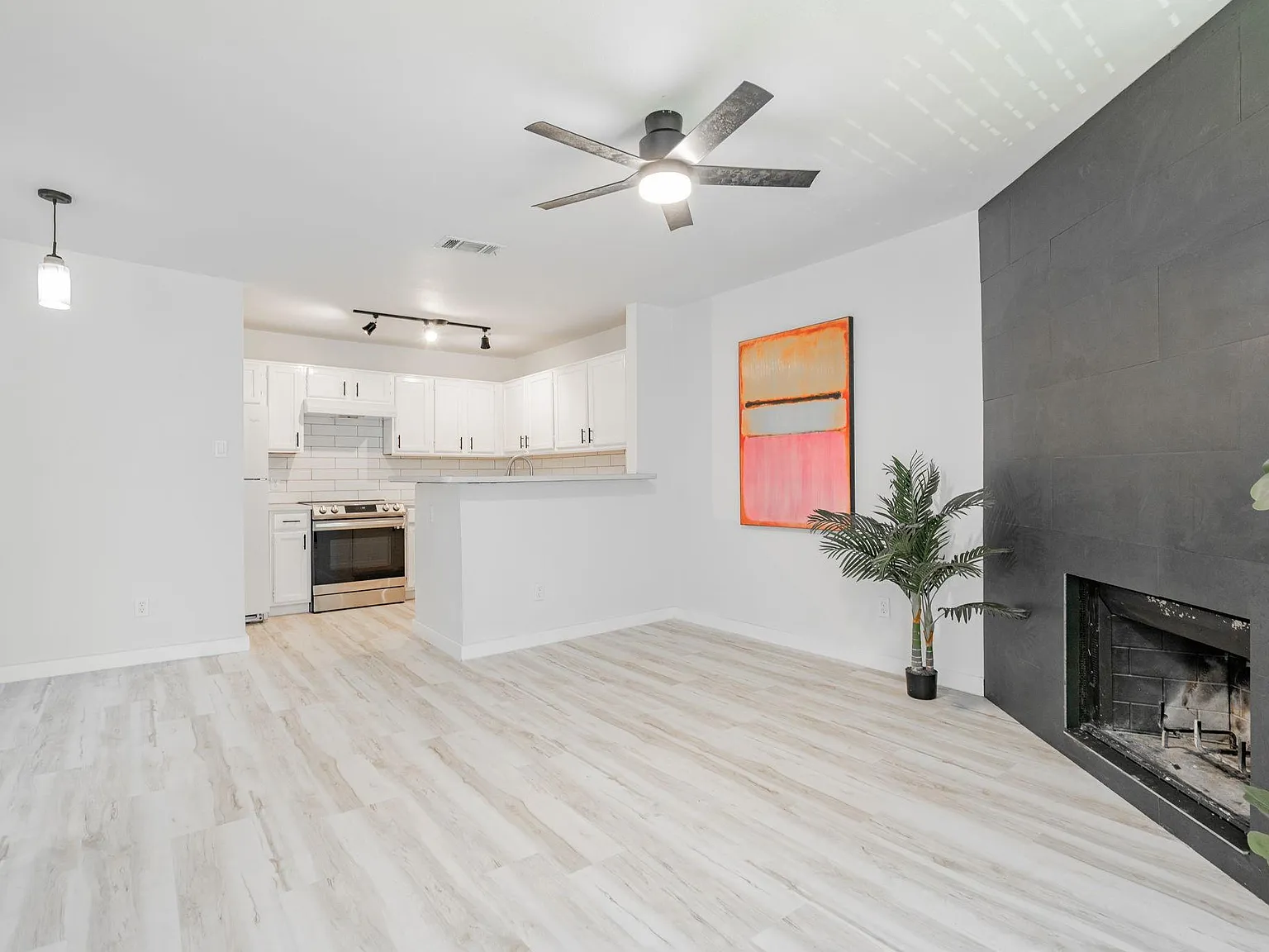 6108 Abrams Road - 618 — Photo 2