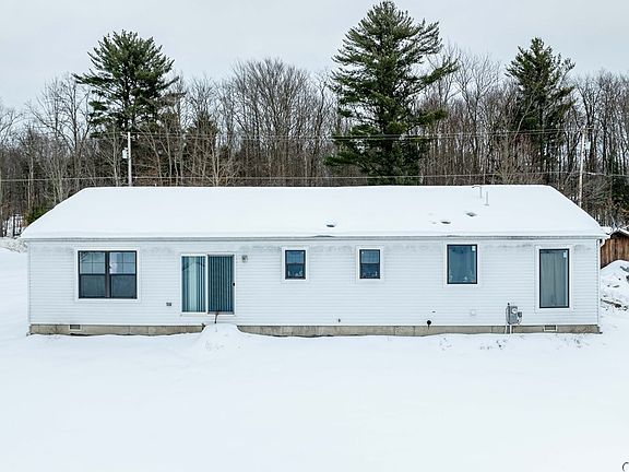 3rd image of 51 Pangborn Rd