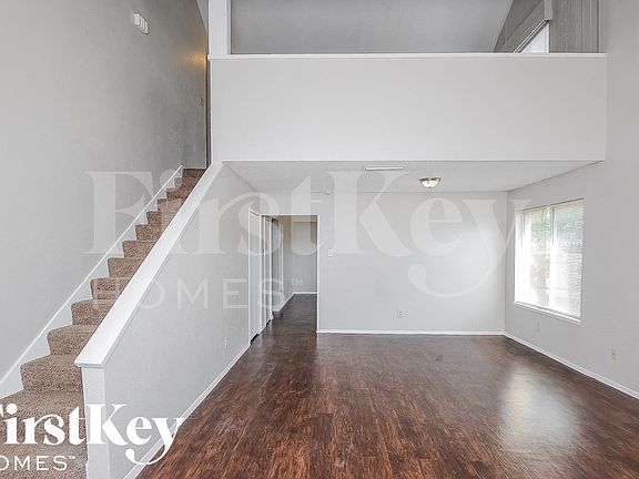 4th image of 2113 Deerfield Dr