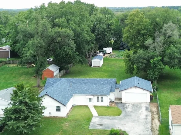 328 Ralston Rd, Machesney Park, IL 61115