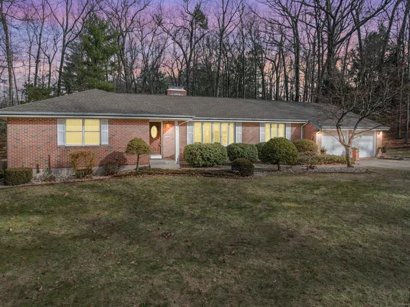 4 Dogwood Lane, Farmington, CT 06032