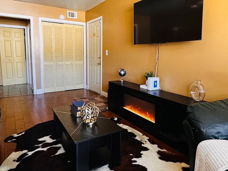 530 Barclay Ct — Photo 8