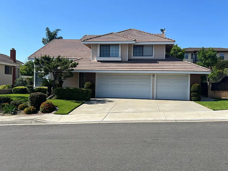 2209 E Vista Canyon Rd — Photo 2
