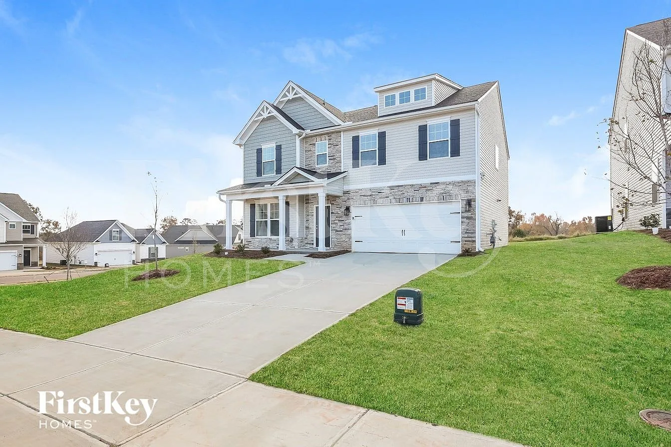4 bed, 2.5 bath, 2448 sqft, $2,485 — Photo 2