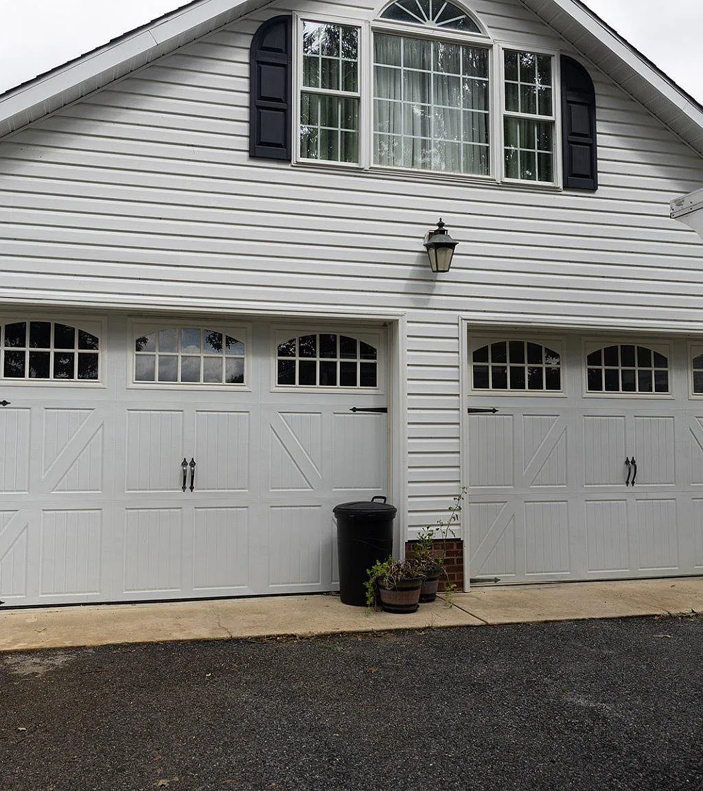 5 bed, 5.5 bath, 5735 sqft, $4,000 — Photo 2