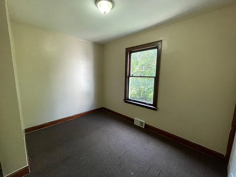 8620 S Marquette Ave #1R — Photo 5