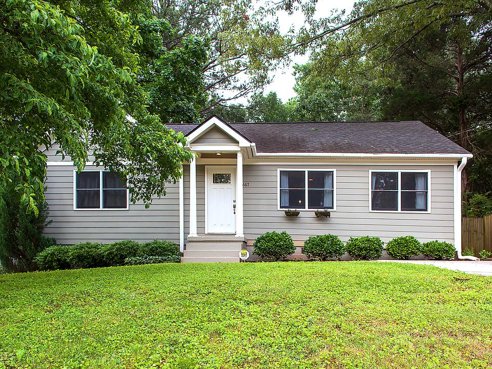 Adorable 3/2 EAV bungalow!