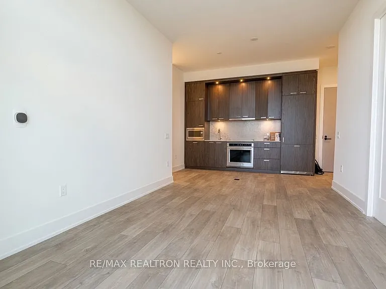 858 Dupont St #Penthouse 35 — Photo 2