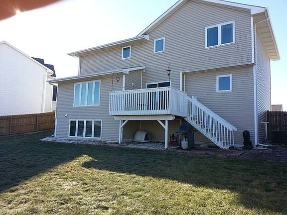 2nd image of 995 SE Applewood Ln