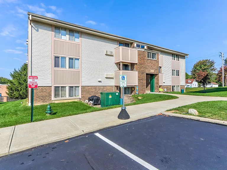 Royalwood Apartments — Photo 23