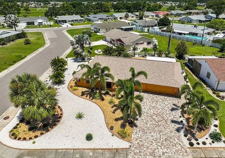 1801 El Rio Dr — Photo 3