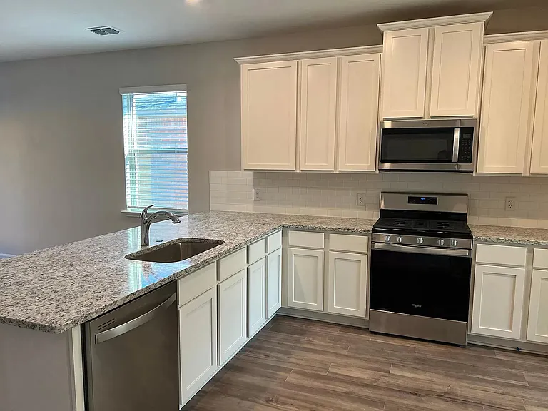 2104 Penaflor Dr — Photo 4