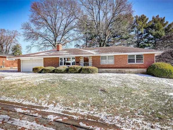 24 Saint Rose Dr, Collinsville, IL 62234