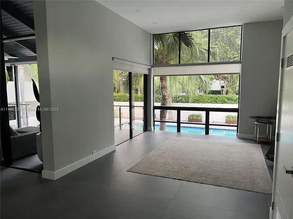 615 Harbor Cir, Key Biscayne, FL 33149