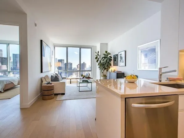 160 Madison Avenue image 1 of 16