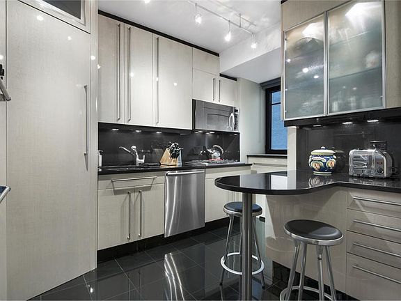 4th image of 880 5th Ave APT 5K
