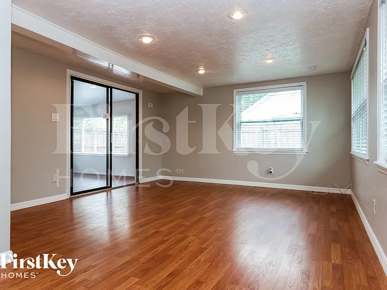 3113 Union St N — Photo 10