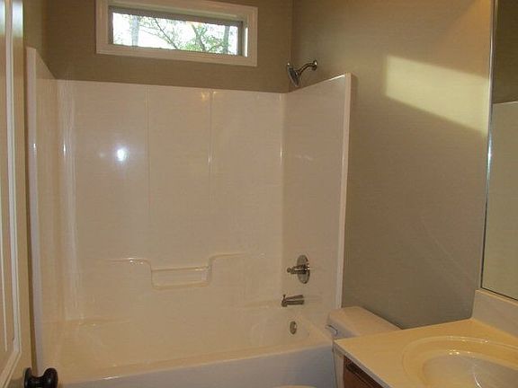 5th image of 115 Salt Creek Way W
