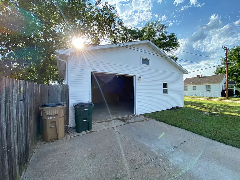 300 W 12th Ave — Photo 40