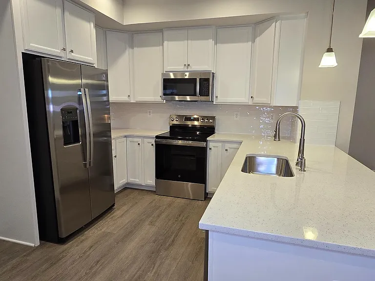 2542A Verona Pl — Photo 7