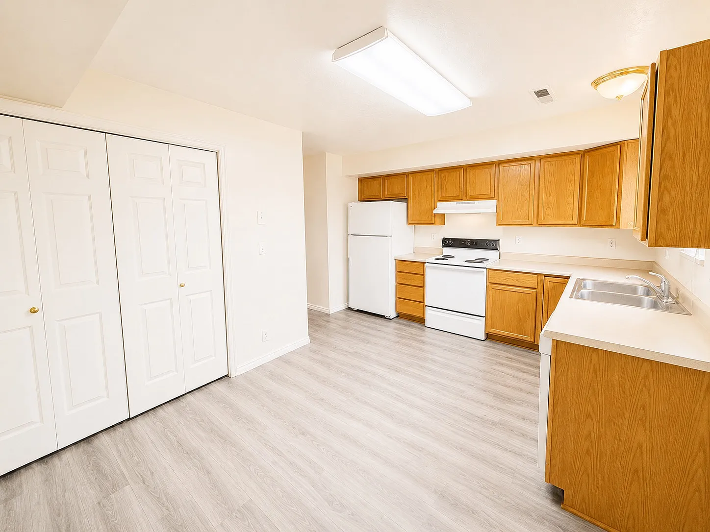 2 bed, 1.5 bath, 1100 sqft, $1,550 — Photo 4